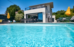 Villa moderne avec piscine et vue mer pour 10 personnes